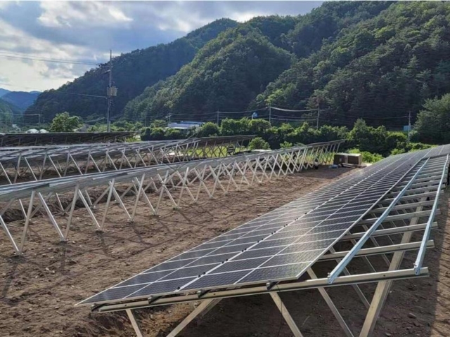 C 강철 지상 설치 시스템 태양 극 마운트